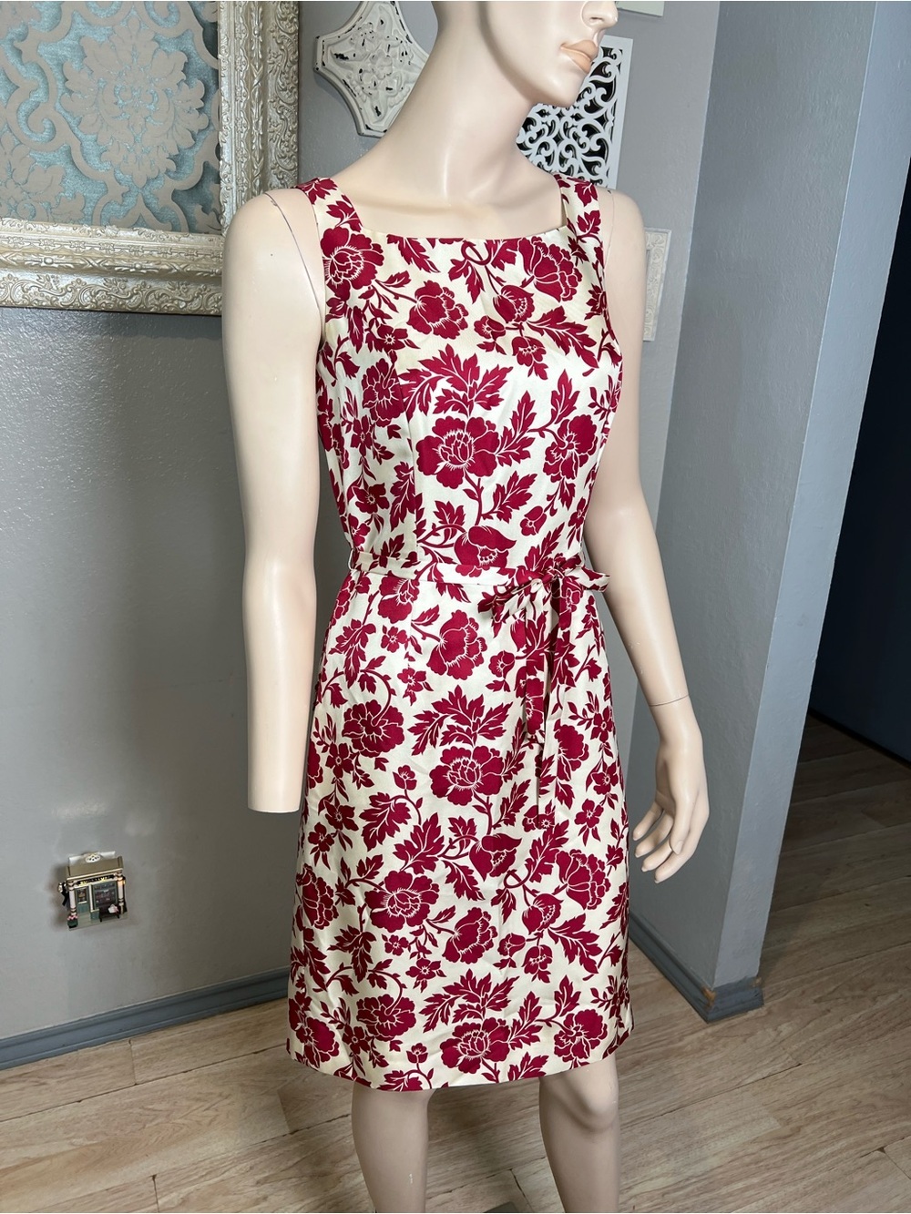 Ann Taylor 100% White and Red Floral Print Sheath Dress